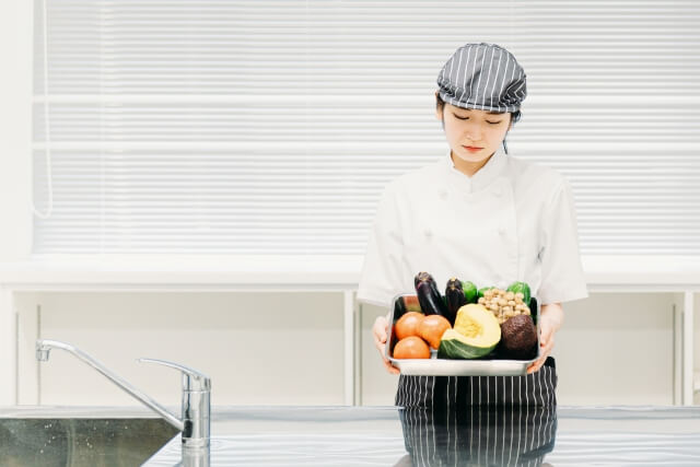 見た目でハネられる？店頭に並ばない「ふぞろい野菜」の理由